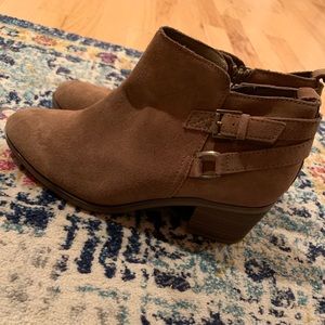 NWT Suede camel booties